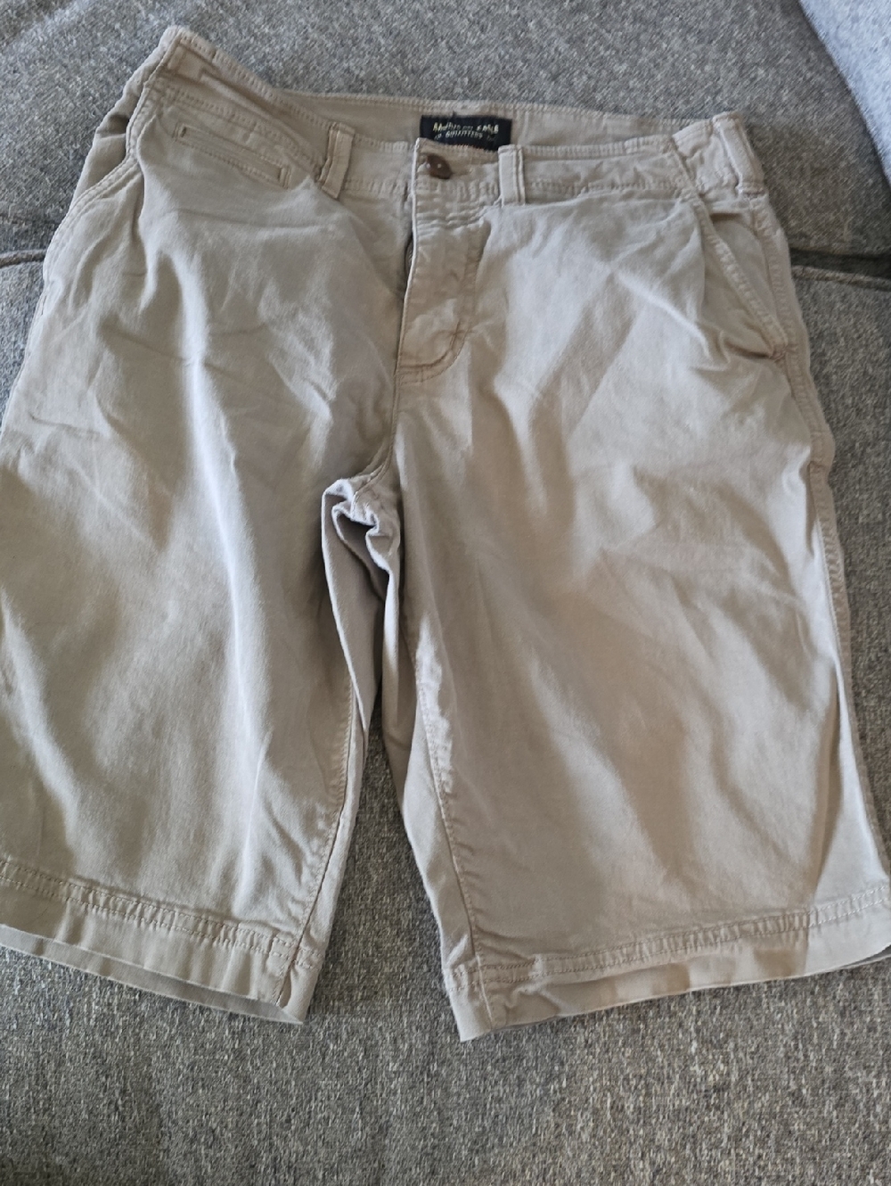 American Eagle Outfitters Men's Beige Flat Front longer length khaki Shorts